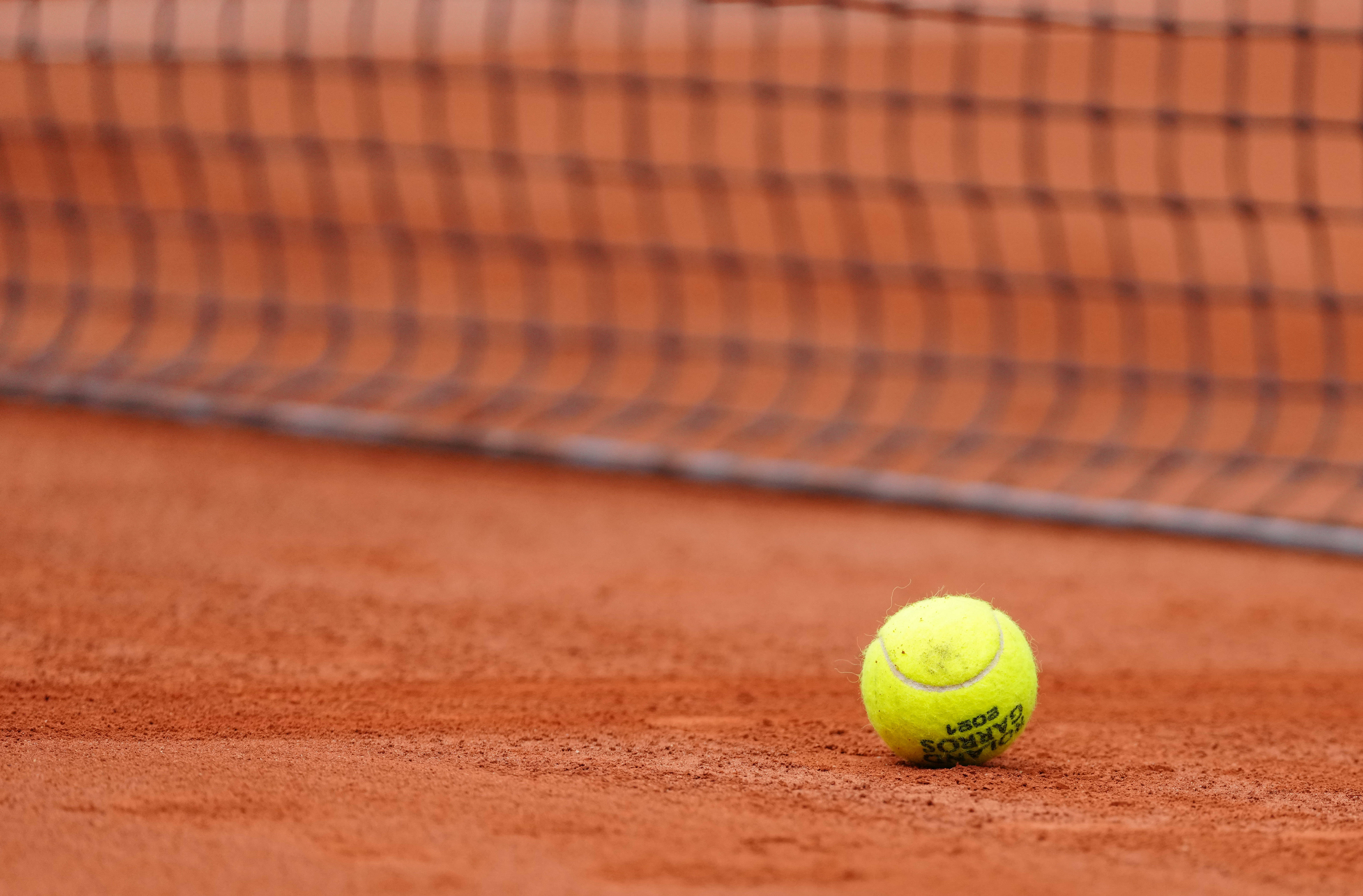 中的策略与 中的策略与